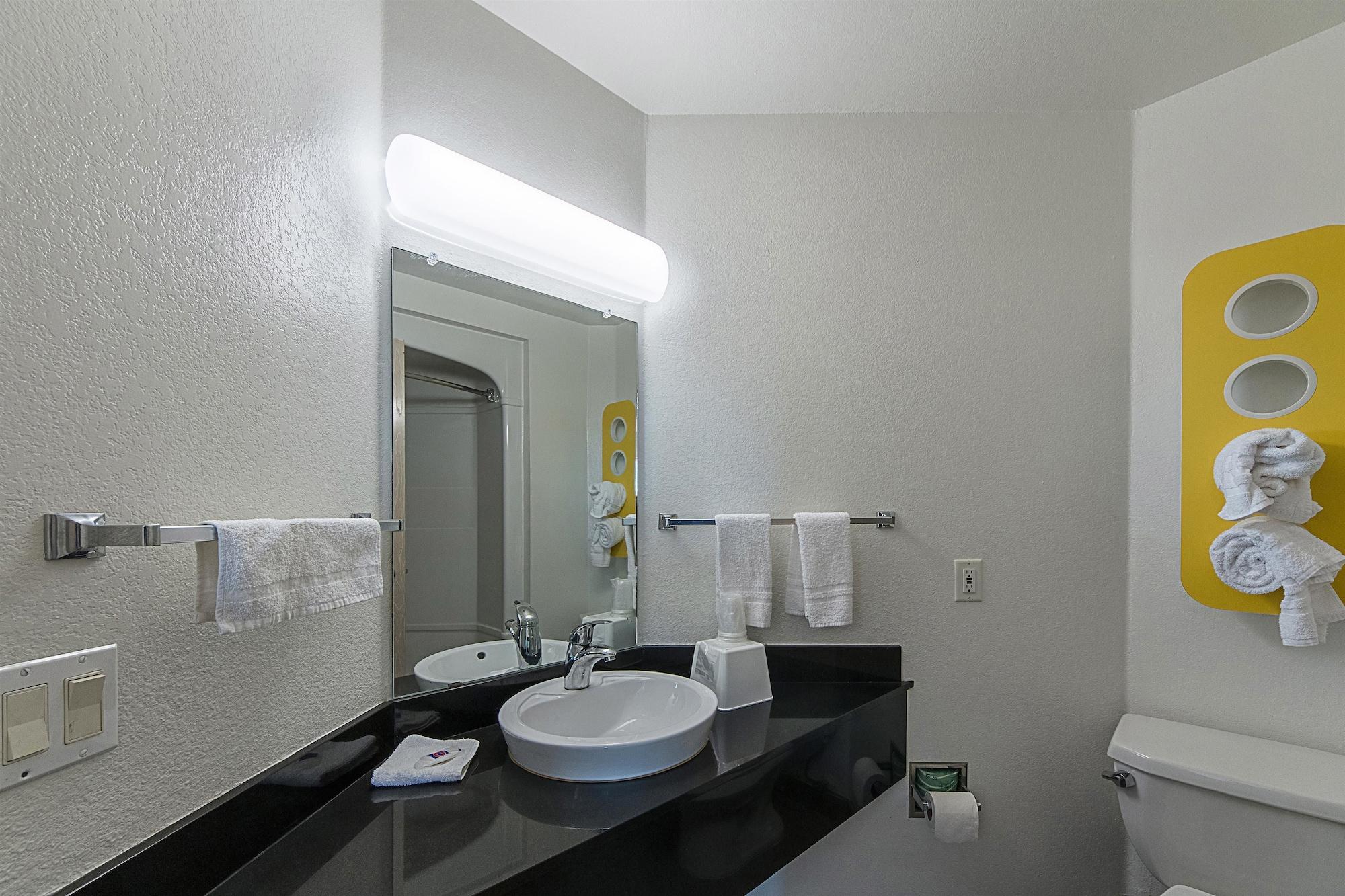 Motel 6-San Antonio, Tx - Downtown - Alamo Dome Eksteriør billede
