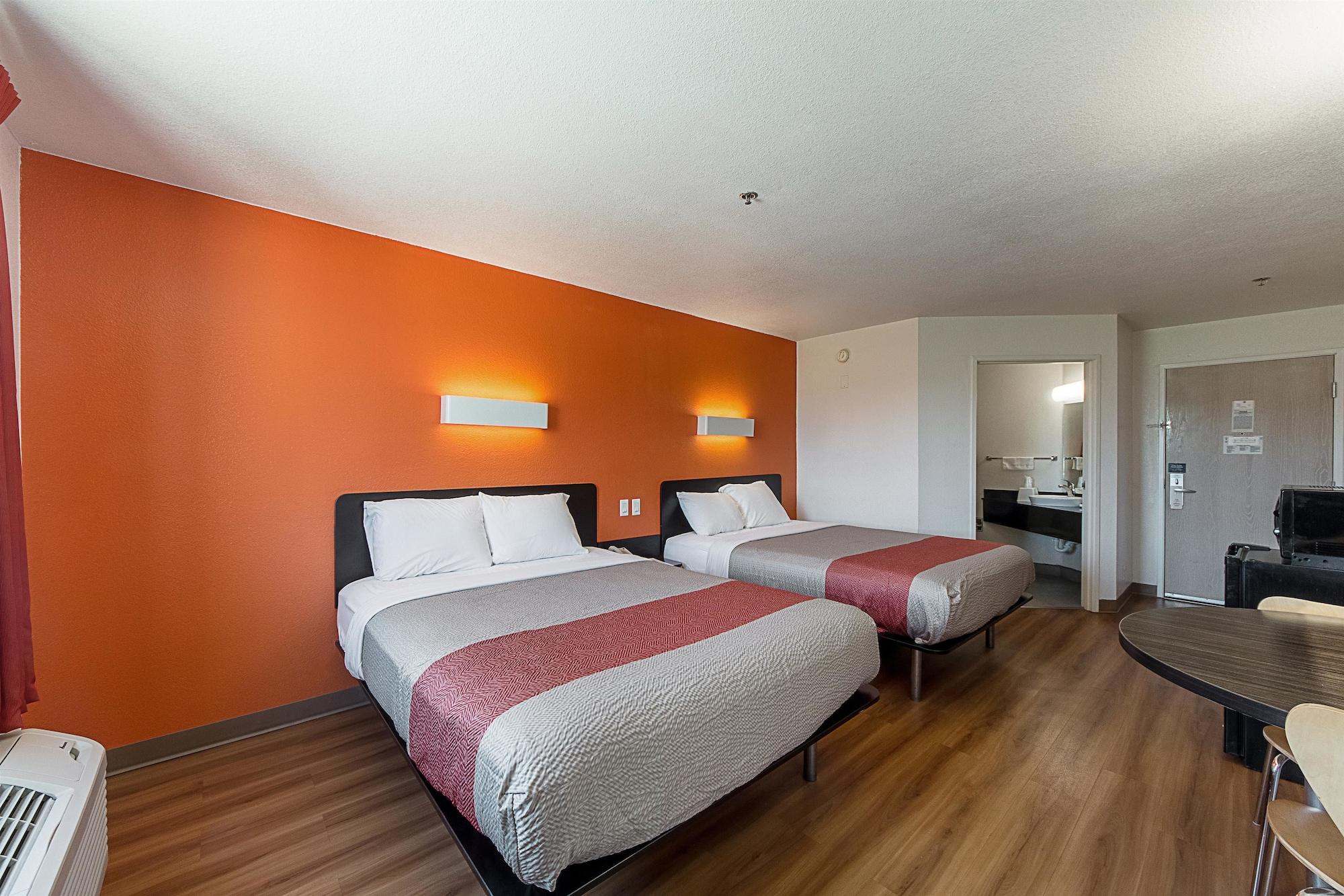Motel 6-San Antonio, Tx - Downtown - Alamo Dome Eksteriør billede