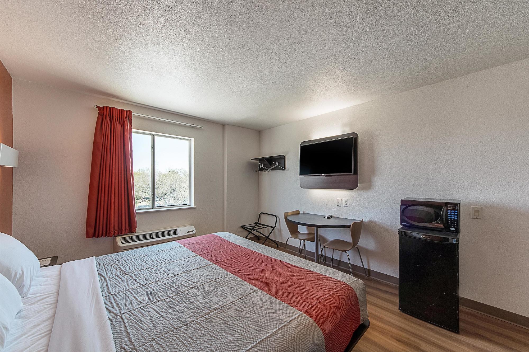 Motel 6-San Antonio, Tx - Downtown - Alamo Dome Eksteriør billede