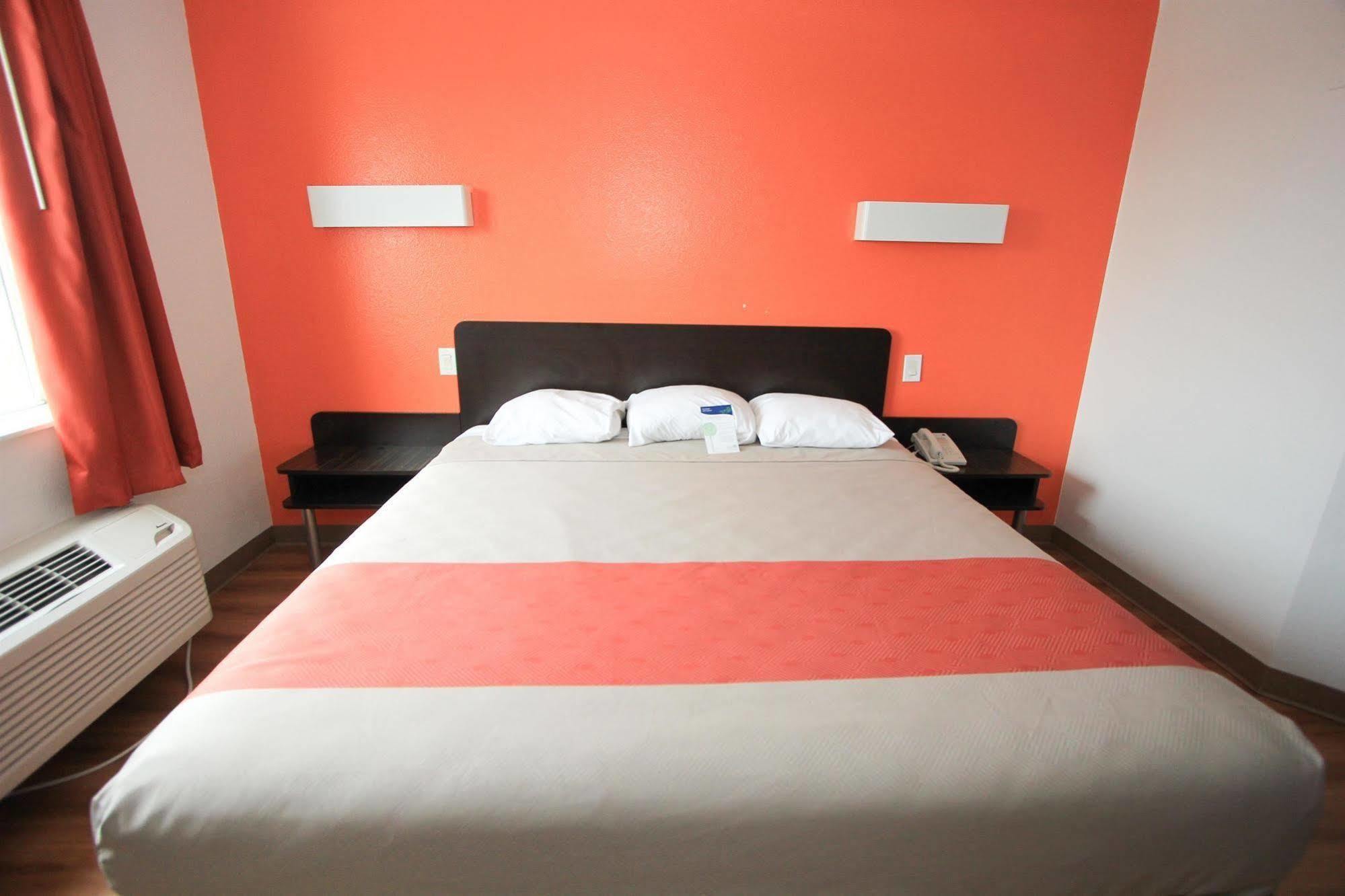 Motel 6-San Antonio, Tx - Downtown - Alamo Dome Eksteriør billede