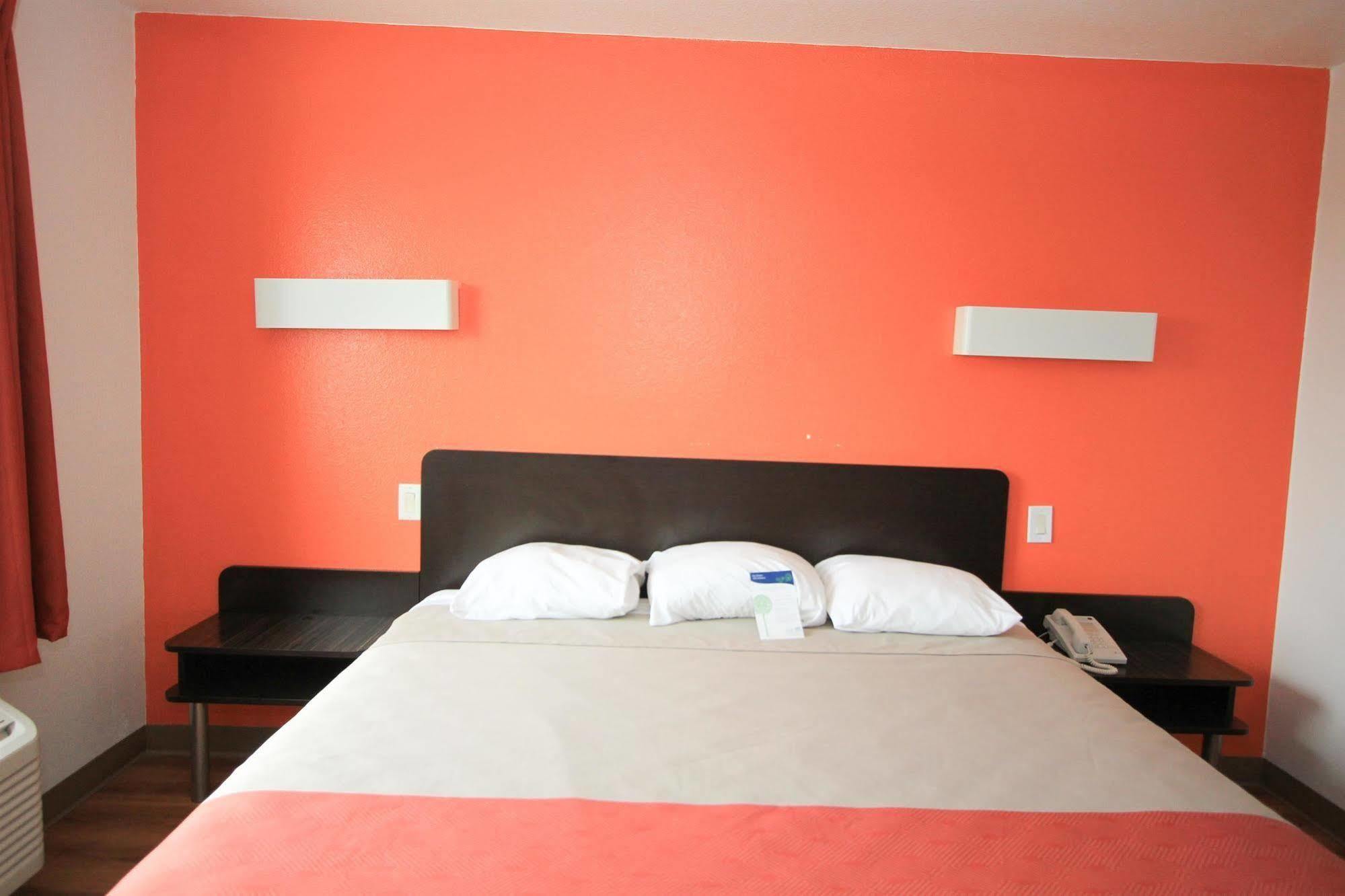 Motel 6-San Antonio, Tx - Downtown - Alamo Dome Eksteriør billede