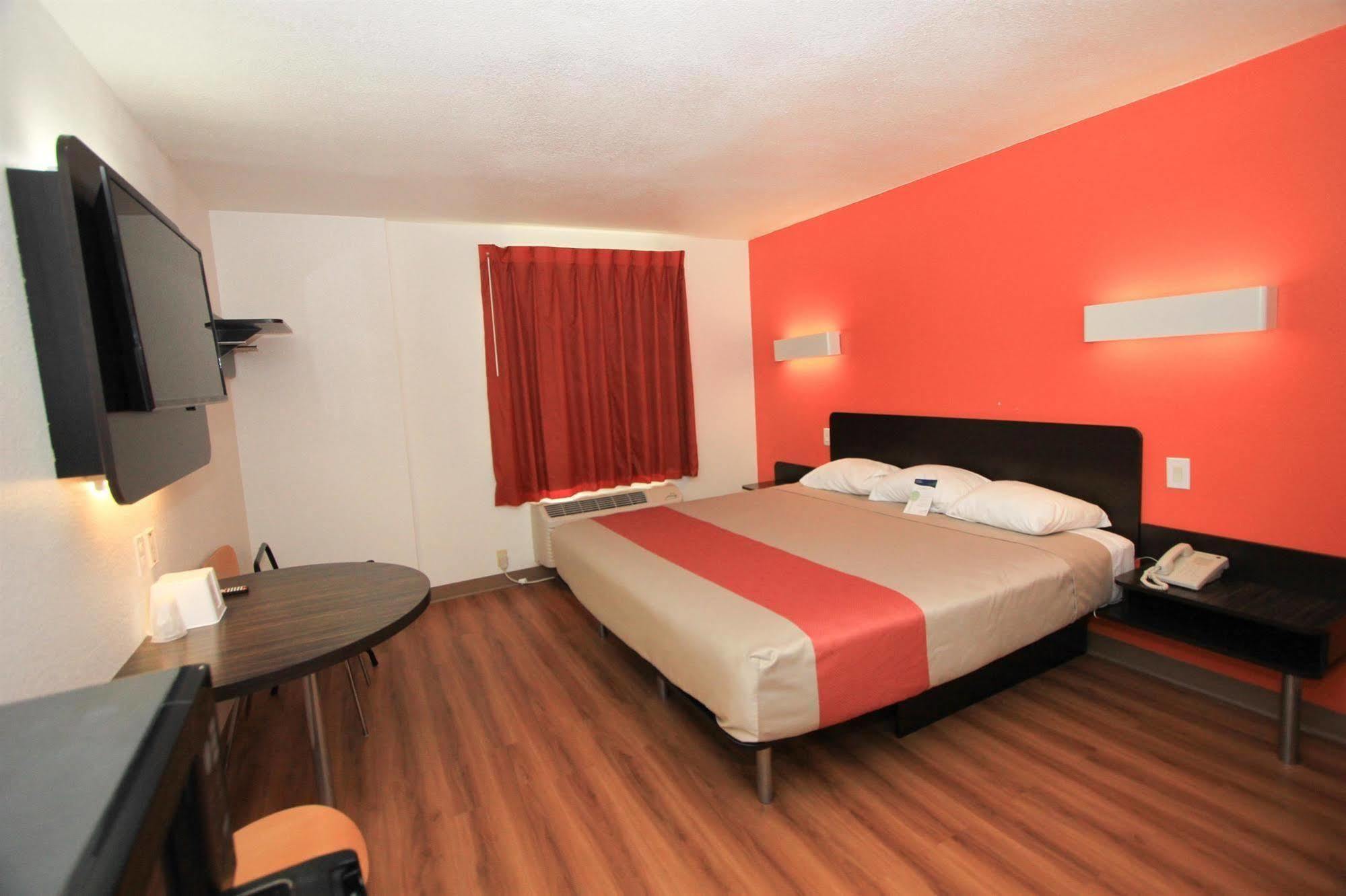 Motel 6-San Antonio, Tx - Downtown - Alamo Dome Eksteriør billede