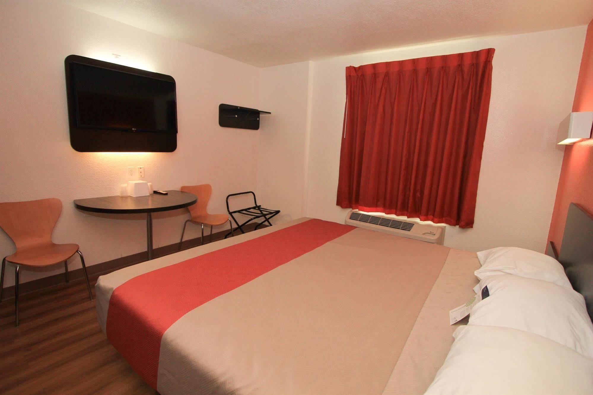 Motel 6-San Antonio, Tx - Downtown - Alamo Dome Eksteriør billede