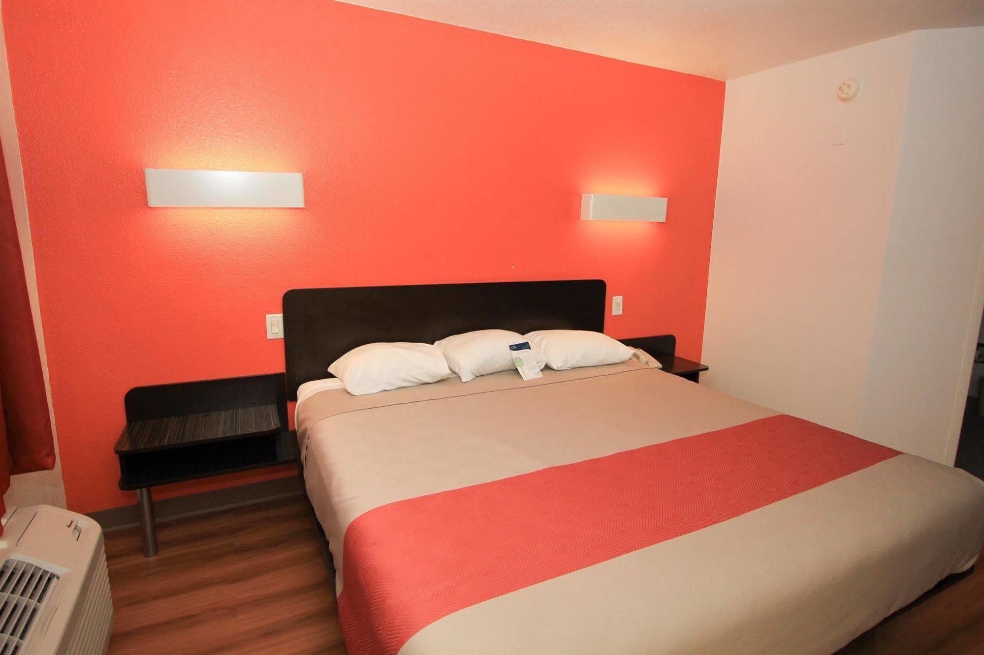 Motel 6-San Antonio, Tx - Downtown - Alamo Dome Eksteriør billede